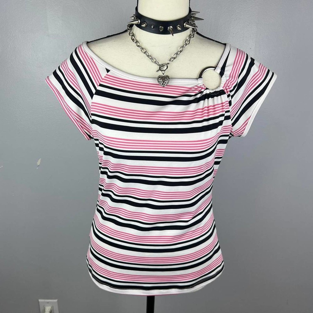 Retro off the shoulder striped